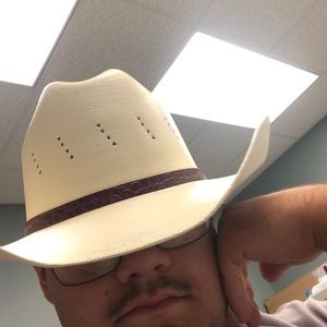 Meet your Posher, Landry